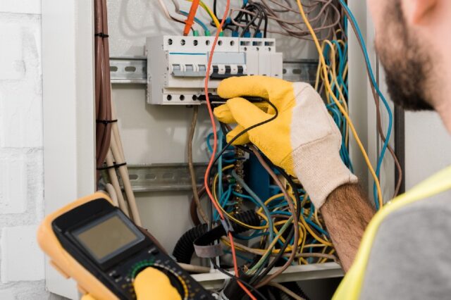 What to Expect from a Full-Service Commercial Electrical Contractor